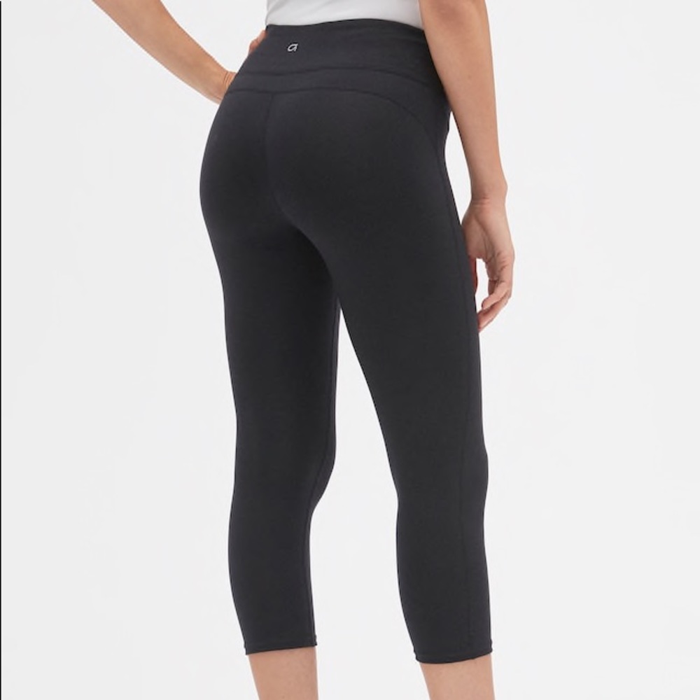 GapFit Capri Sport Compression Leggings